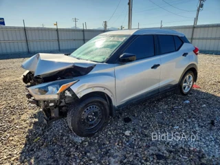 NISSAN KICKS S