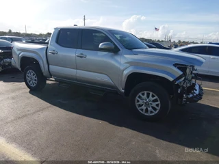 TOYOTA TOYOTA TACOMA SR5