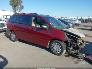 TOYOTA TOYOTA SIENNA LE