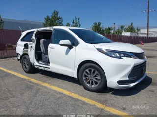 TOYOTA TOYOTA SIENNA LE