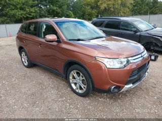 MITSUBISHI MITSUBISHI OUTLANDER SE