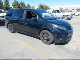 TOYOTA TOYOTA SIENNA SE