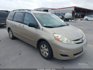 TOYOTA TOYOTA SIENNA LE