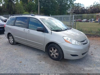 TOYOTA TOYOTA SIENNA LE