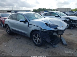 PORSCHE PORSCHE MACAN