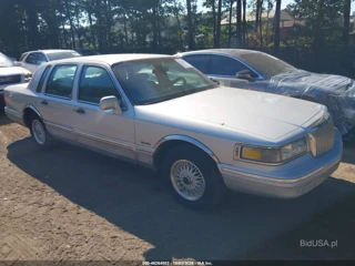 LINCOLN LINCOLN TOWN CAR SIGNATURE
