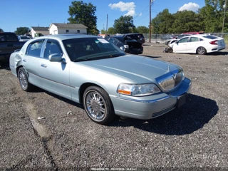 LINCOLN LINCOLN TOWN CAR SIGNATURE LIMITED