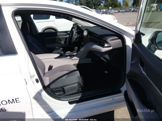 TOYOTA TOYOTA CAMRY HYBRID LE