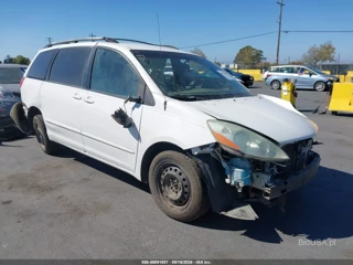 TOYOTA TOYOTA SIENNA LE