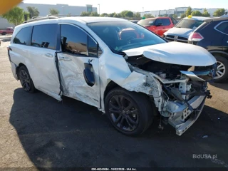 TOYOTA TOYOTA SIENNA XSE