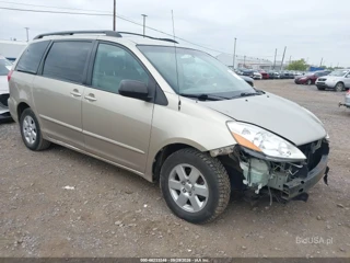 TOYOTA TOYOTA SIENNA LE