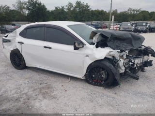 TOYOTA TOYOTA CAMRY SE