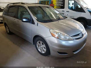 TOYOTA TOYOTA SIENNA LE