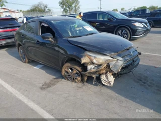 TOYOTA TOYOTA YARIS LE