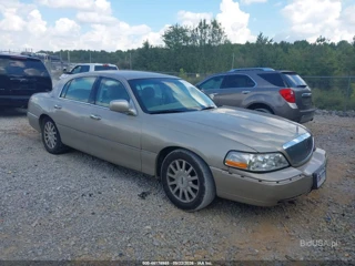 LINCOLN LINCOLN TOWN CAR SIGNATURE