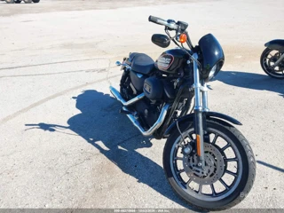 HARLEY-DAVIDSON HARLEY-DAVIDSON XL883 R