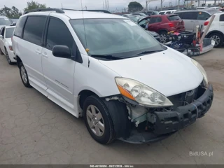 TOYOTA TOYOTA SIENNA LE