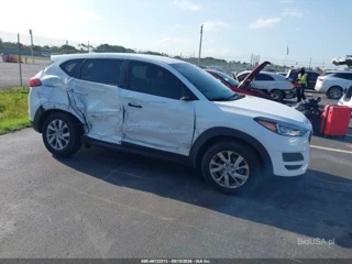 HYUNDAI HYUNDAI TUCSON SE