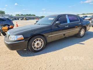 LINCOLN TOWN CAR SIGNATURE LIMITED