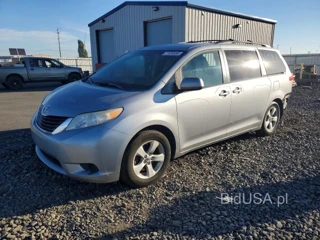 TOYOTA SIENNA LE