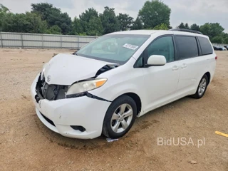TOYOTA SIENNA LE