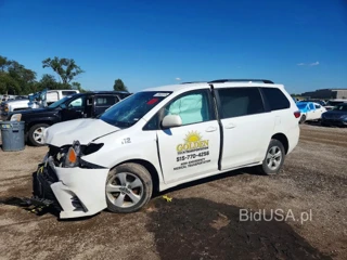 TOYOTA SIENNA LE