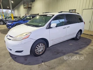 TOYOTA SIENNA CE 7 PASSENGER