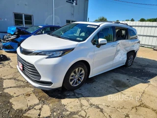 TOYOTA SIENNA LE