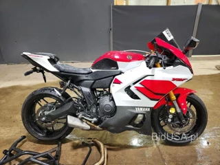 YAMAHA YZF690 S