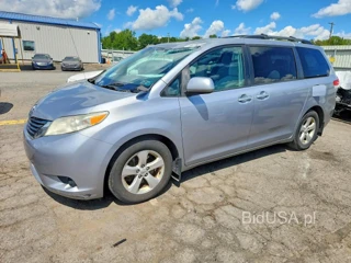 TOYOTA SIENNA LE