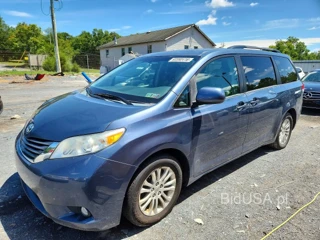 TOYOTA SIENNA XLE 8-PASSENGER