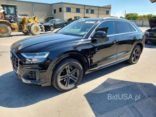 AUDI Q8 PREMIUM