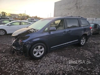 TOYOTA SIENNA LE