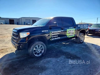 TOYOTA TUNDRA CREWMAX SR5
