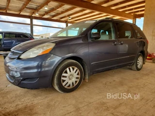 TOYOTA SIENNA LE 7-PASSENGER