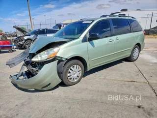 TOYOTA SIENNA LE 8 PASSENGER