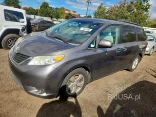 TOYOTA SIENNA LE