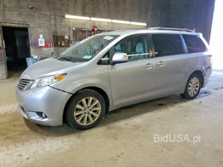TOYOTA SIENNA XLE 7-PASSENGER
