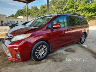 TOYOTA SIENNA XLE 8-PASSENGER