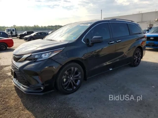 TOYOTA SIENNA XSE