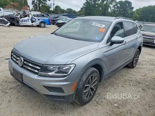 VOLKSWAGEN TIGUAN SE