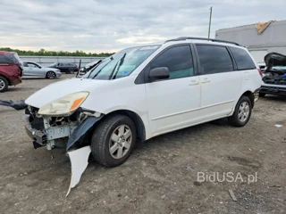 TOYOTA SIENNA LE 7 PASSENGER