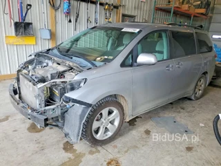 TOYOTA SIENNA LE