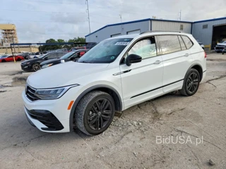 VOLKSWAGEN TIGUAN SE R-LINE BLACK