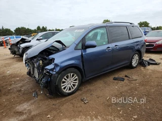 TOYOTA SIENNA XLE PREMIUM 8-PASSENGER