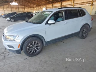 VOLKSWAGEN TIGUAN SE