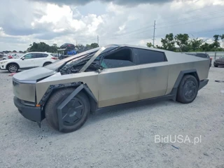 TESLA CYBERTRUCK