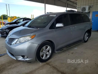 TOYOTA SIENNA LE