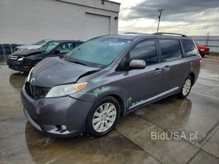 TOYOTA SIENNA XLE 7-PASSENGER
