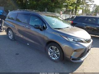TOYOTA TOYOTA SIENNA XSE